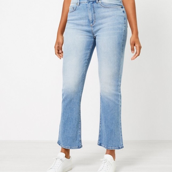 LOFT Curvy High Rise Kick Crop Jeans in Classic Indigo Wash - Picture 2 of 4